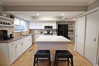 Building Photo - 10386 Hammerly Blvd