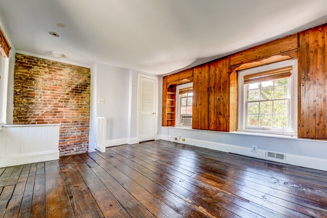 Building Photo - 1614 Lancaster St