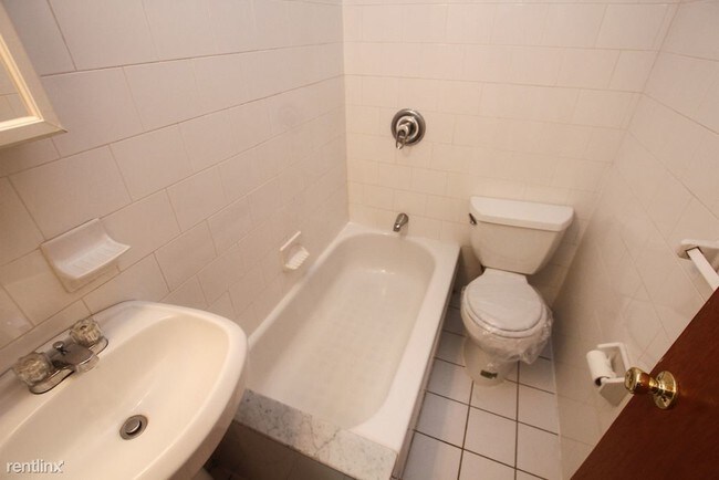 Building Photo - Studio, 1 bath House - 200 E 77th St STUDIO