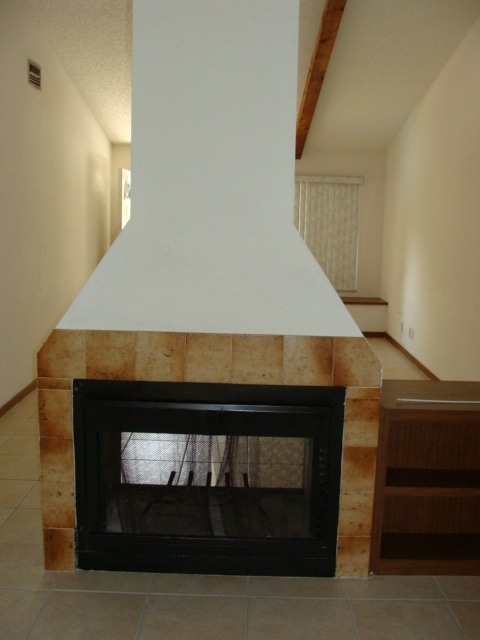 Building Photo - Hummingbird 132-C