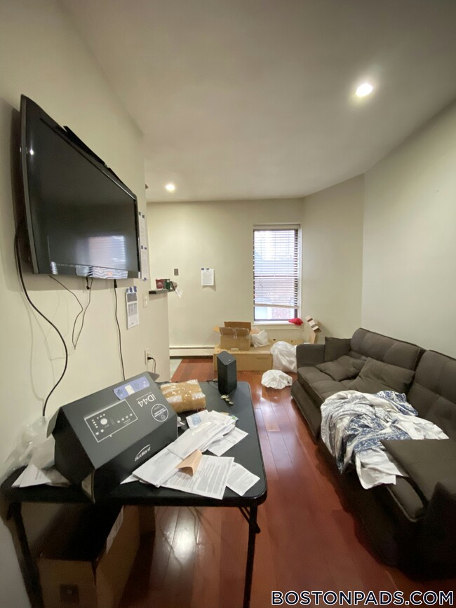 Foto del edificio - 14 Westland Ave