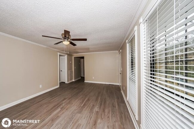 Building Photo - 5057 Oak Leaf Cir, Adamsville, AL 35005