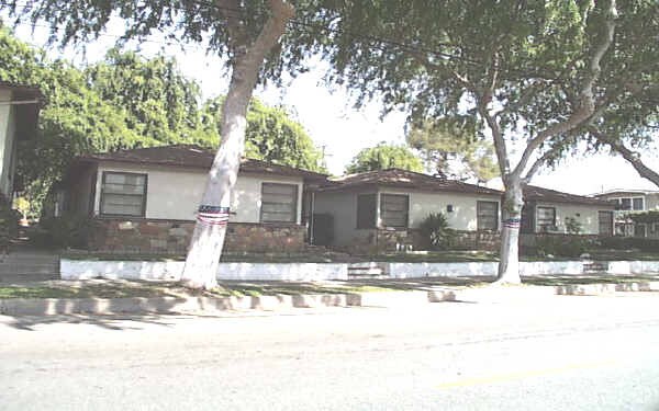 Primary Photo - 2019-2027 Huntington Dr