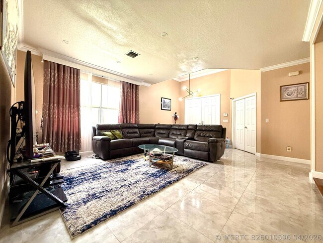 Foto del edificio - 1763 Newport Isles Blvd