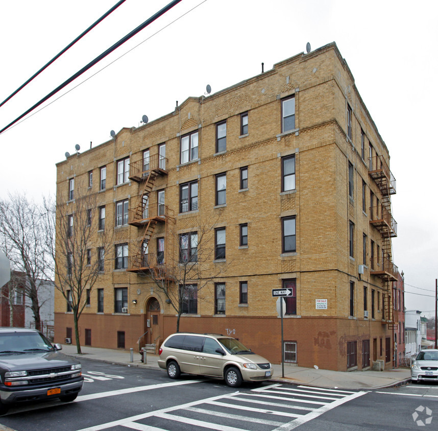 Primary Photo - Bronx Apartments