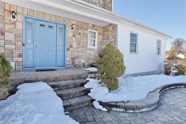 Building Photo - 27 Red Schoolhouse Rd
