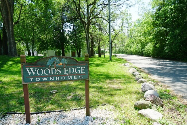 Building Photo - Woods Edge Townhomes