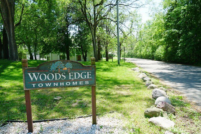 Foto del edificio - Woods Edge Townhomes