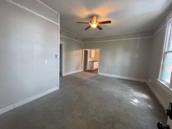 Foto del edificio - 1800 S Main St