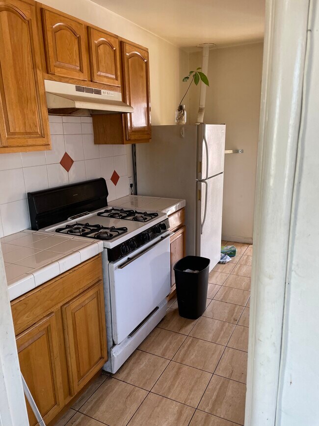 Kitchen opens to the backyard - 149 Marina Way