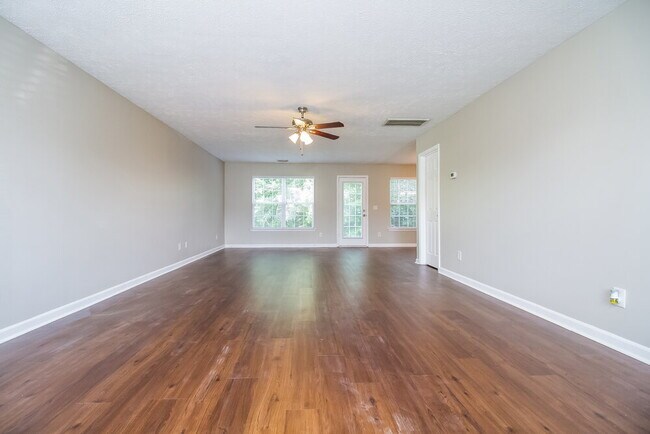 Building Photo - 365 Clearlake Dr