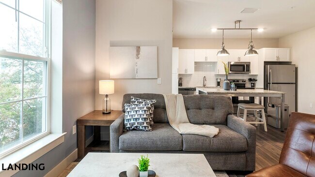 Foto del edificio - 5885 Lakehurst Dr