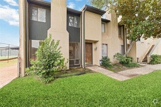 Building Photo - 1116 Bering Dr