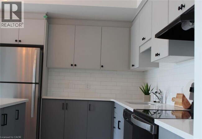 Photo du bâtiment - 261 Woodbine Ave