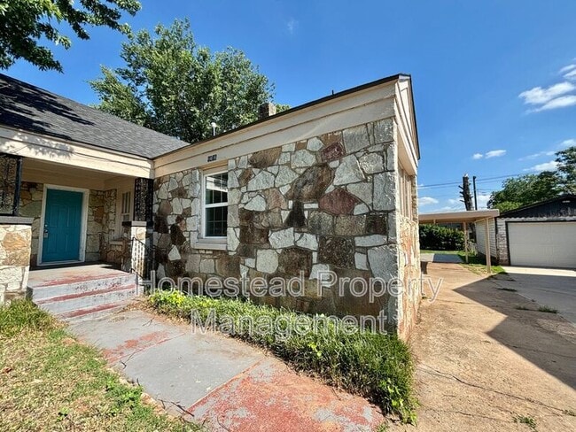 Building Photo - 1436 NE 8th St