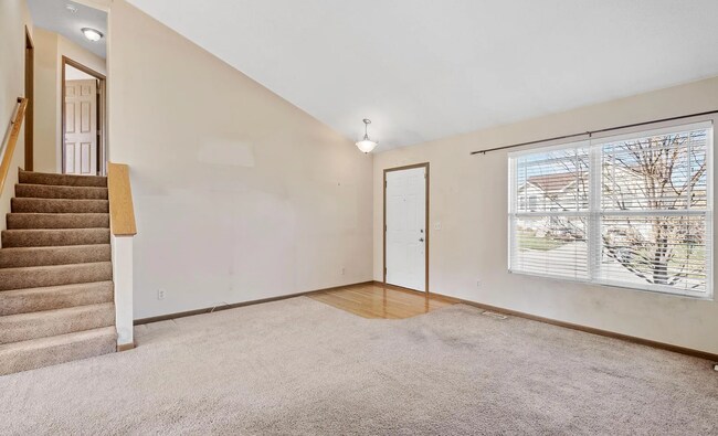 Building Photo - 3 Bedroom With Great Layout!!