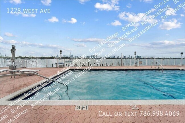 Building Photo - 1228 West Ave