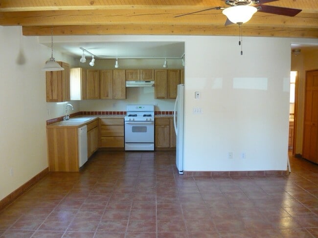 Building Photo - 512 Acoma St