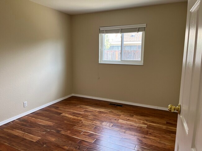 Building Photo - 15448 Jutland St