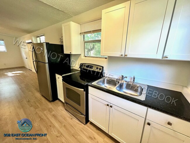 Foto del edificio - Amazing 4 bedroom / 1 bathroom home availa...