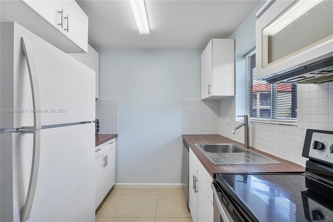 Foto del edificio - 6060 Forest Hill Blvd