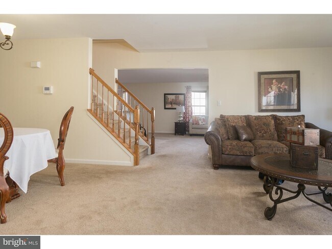 Building Photo - 9 Greenbrook Dr