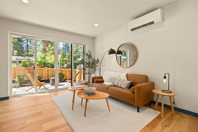 Building Photo - 950 NE Norton Ave