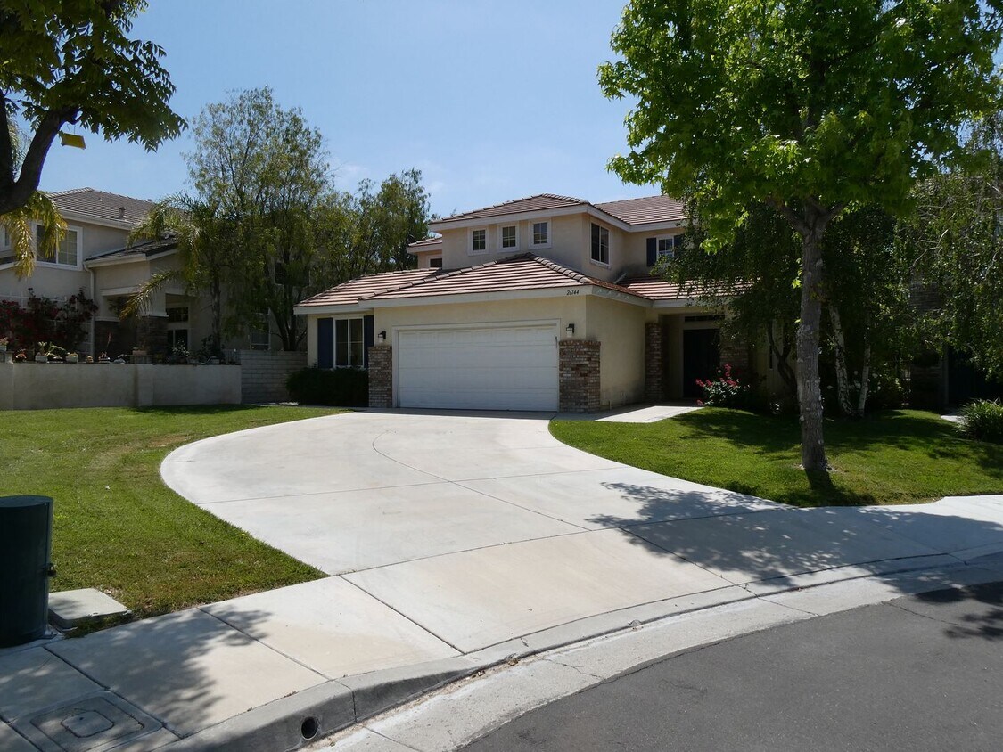 Stevenson Ranch Single Family Home with Vi... Apartments in Stevenson