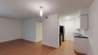 Delwood Station photo'