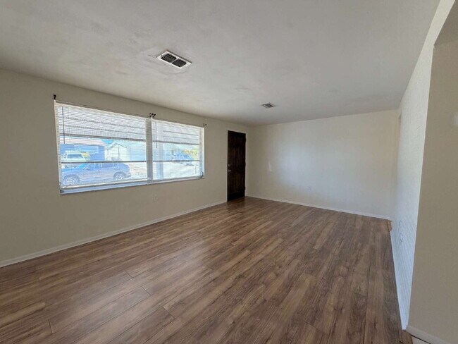 Building Photo - New Port Richey Home with Cozy 970 Sq Ft Layout!