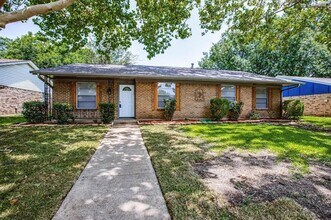 Building Photo - 710 Palm Ave