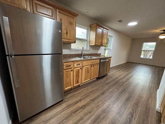 Building Photo - 1613 Hope Ln