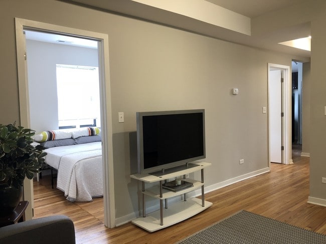 Foto del edificio - 4817 N Christiana Ave