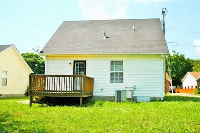 Foto del edificio - $2100/Mo- Fenced Back Yard- Cozy and Spaci...