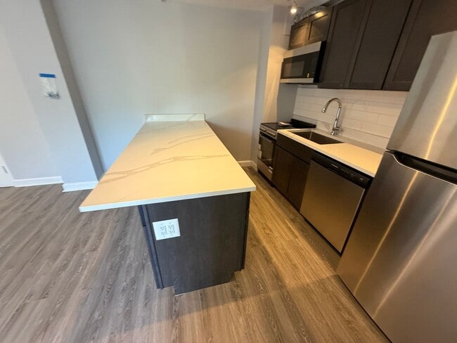 Foto del edificio - 7254 N Ridge Blvd