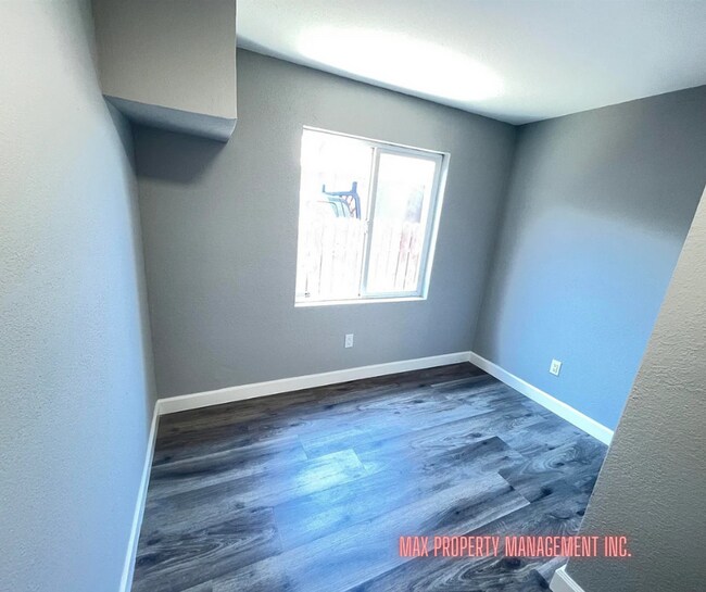 Building Photo - 5483 Wadean Pl