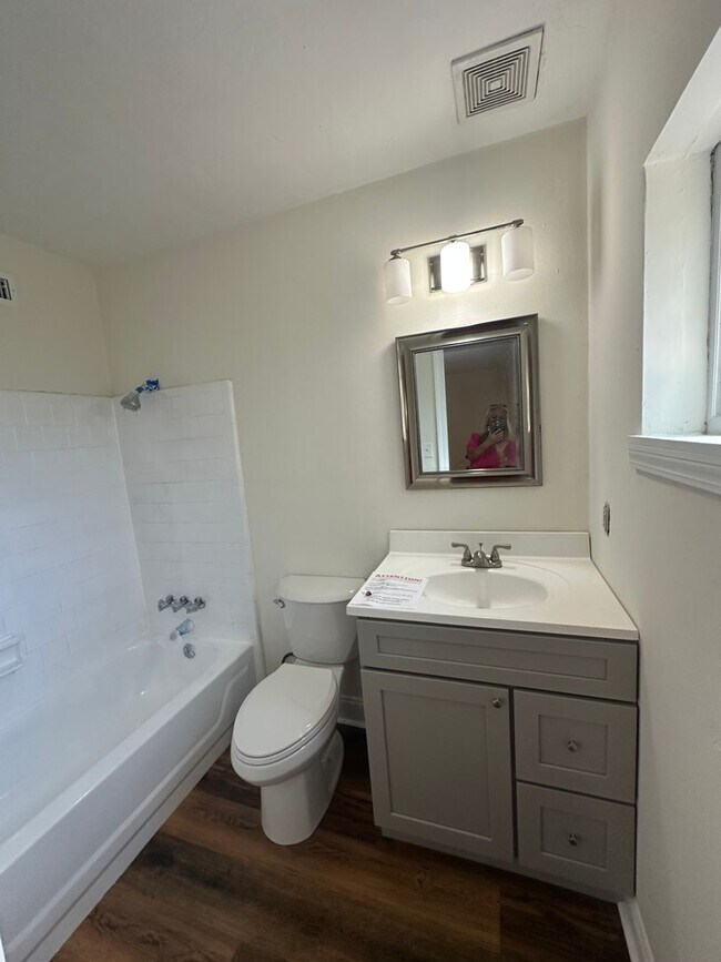 Building Photo - Newly remodeled 4 bedroom 2 bath Available...