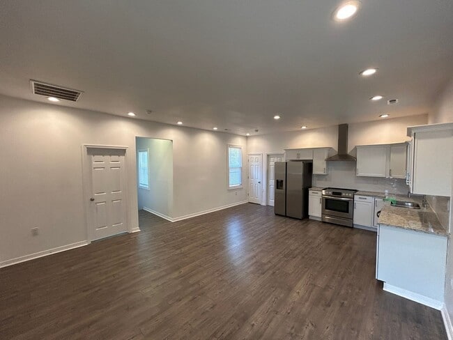 Building Photo - 1404 Miller Ave