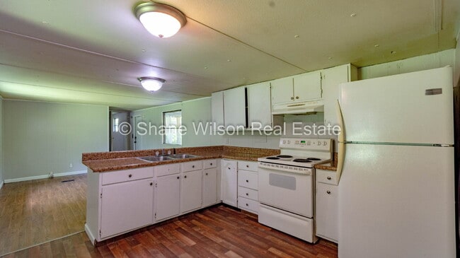 Building Photo - Charming 3-Bedroom Home on Wilkes Avenue w...