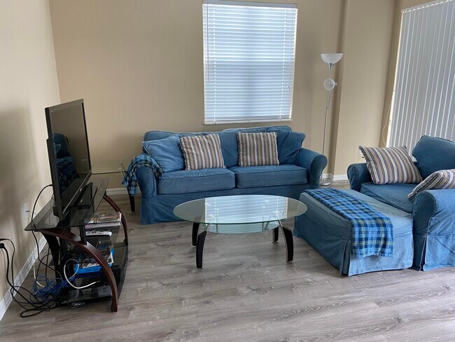 Foto del edificio - 616 Clearwater Park Rd