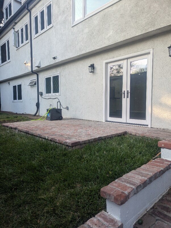 Foto del edificio - 3115 Hollycrest Dr