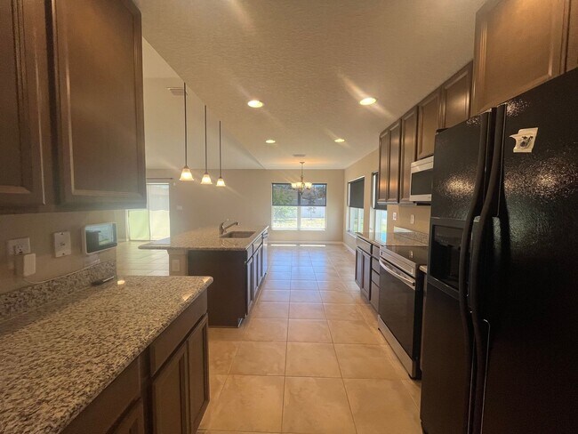 Foto del edificio - Newer Home with Fenced in Yard!!