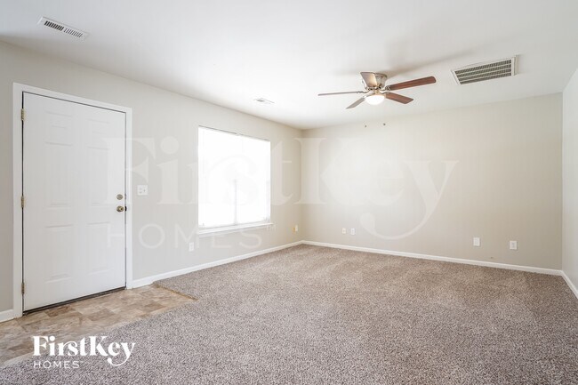Foto del edificio - 2303 Sidney Porter Dr