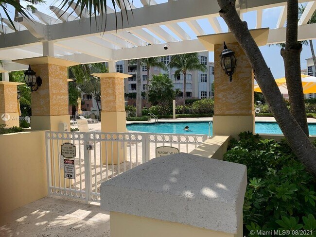 Building Photo - 711 Crandon Blvd