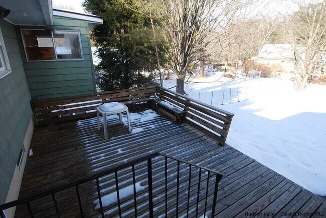 back deck - 19 Mosher Plz
