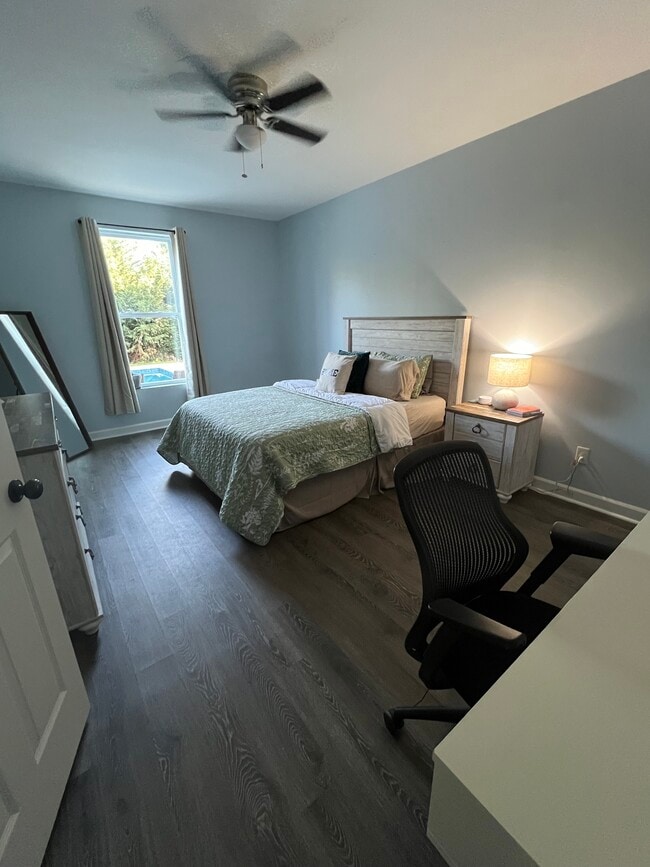 Building Photo - 5009 El Molino Dr