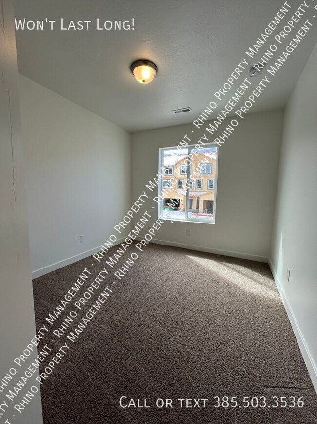 Building Photo - 3 Bedroom/2.5 Bathroom Townhome in Eagle M...