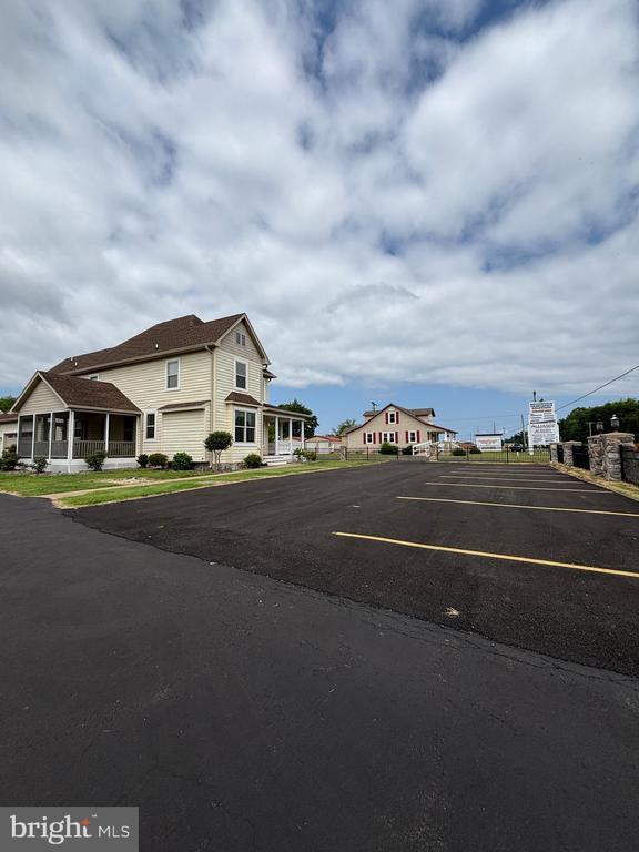 Foto del edificio - 28795 Old Village Rd