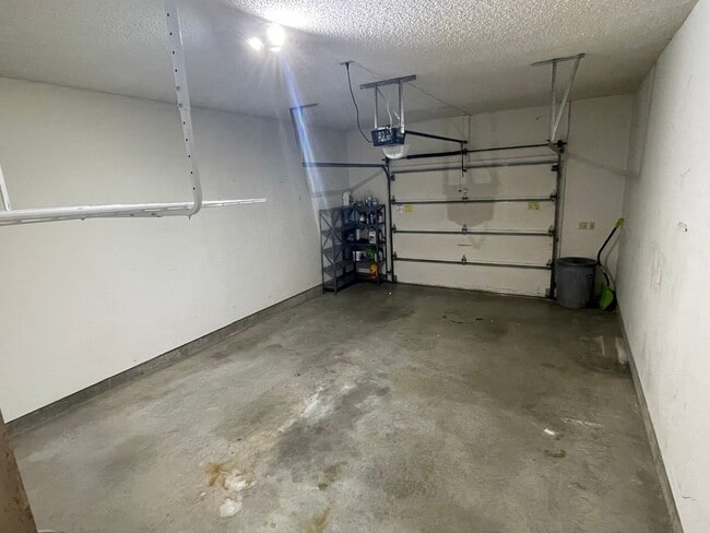 Building Photo - 2002 Little Kitten Ave