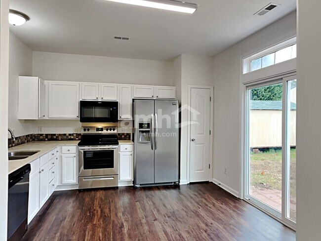 Foto del edificio - 2604 Oasis Ln